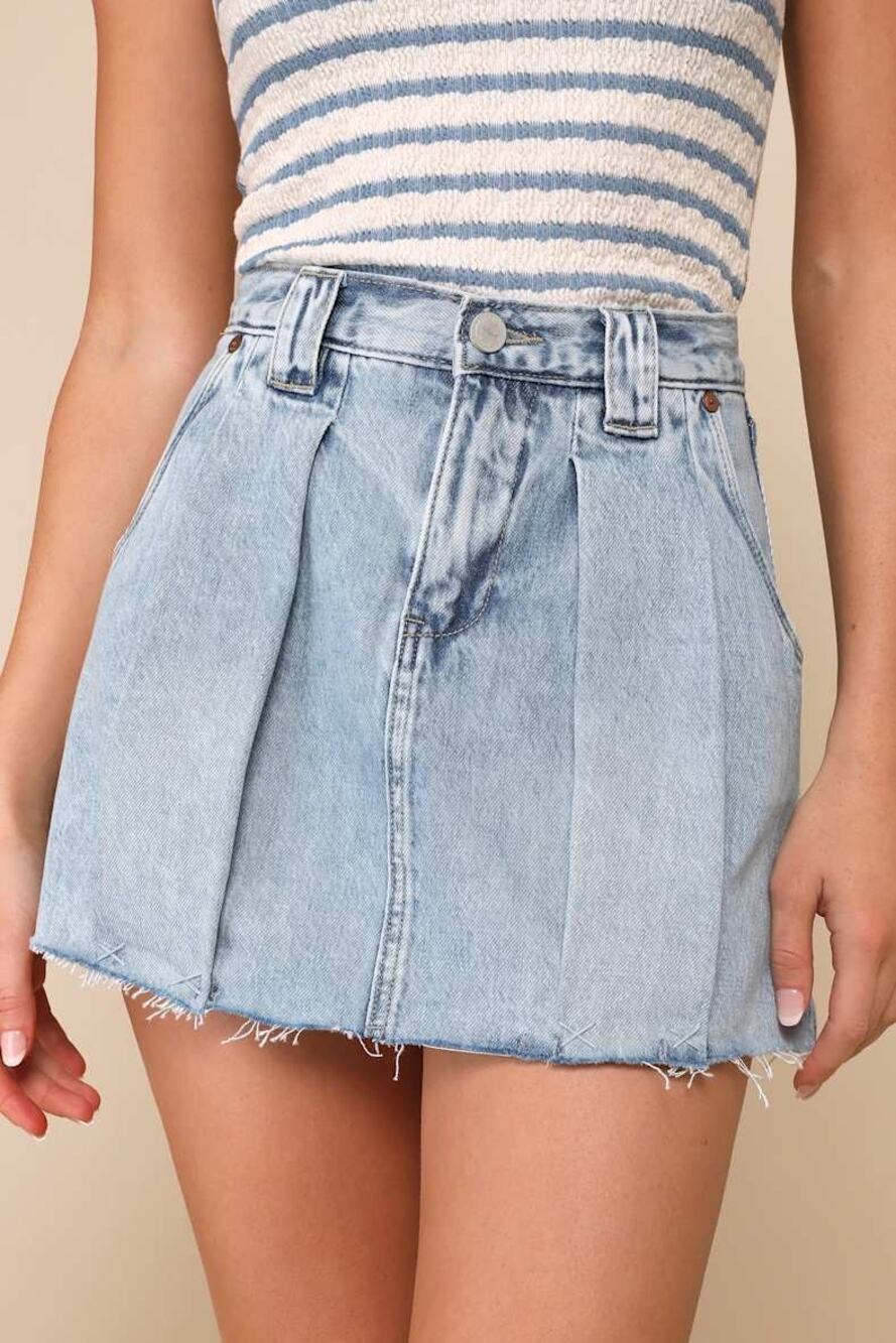 NWT BlankNYC Denim Pleated Skirt Trendy Confidence Light Wash Mini Size 28